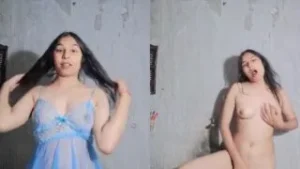 Sexy girl horny moment XNXX